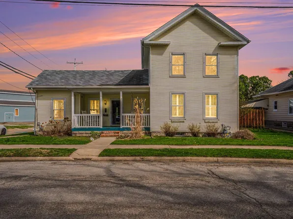 201 S Oak St, Buchanan, MI 49107