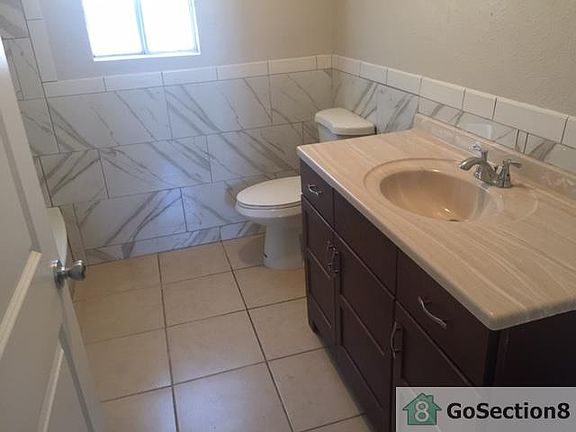 3rd image of 722 E 116th Pl