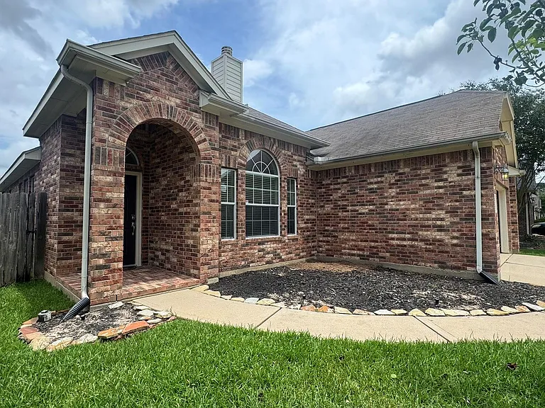 10006 Kendahlwood Ln — Photo 2