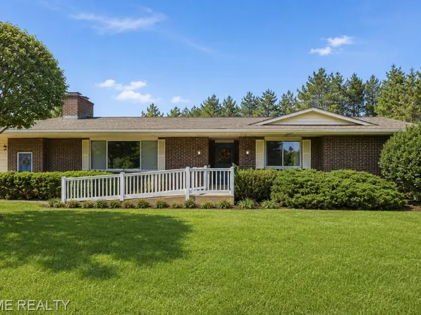 1661 Madeline Dr, Lapeer, MI 48446