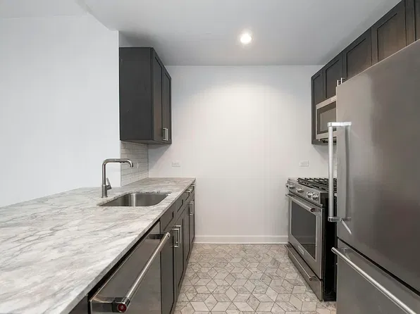 21 W End Ave, New York, NY