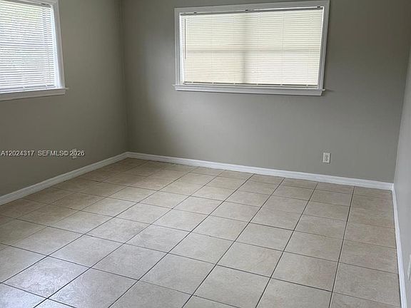 5th image of 588 Holly Dr #B