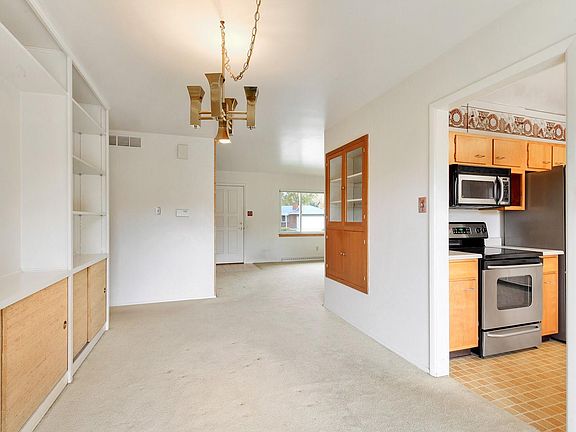 5th image of 1464 S Vancouver Ct