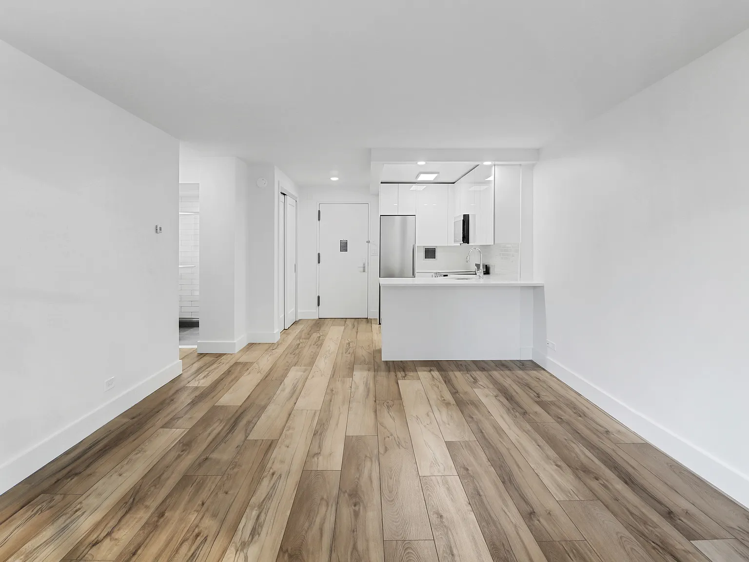315 West 57th Street — Photo 4