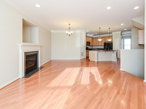 5th image of 42721 Twinleaf Dr