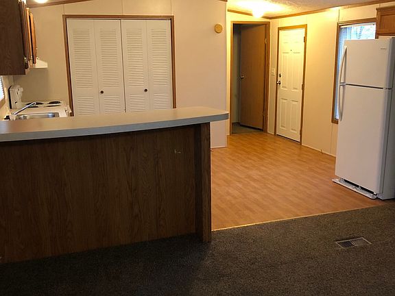 4th image of 46228 Abbey Dr