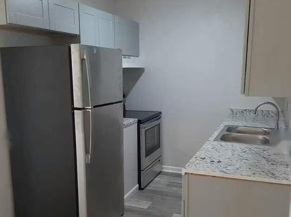 550 Harding Pl APT E105