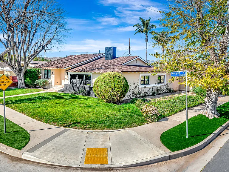 23635 Marylee St — Photo 45