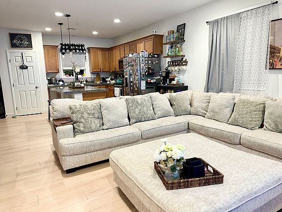 4th image of 10590 Enridge Ave