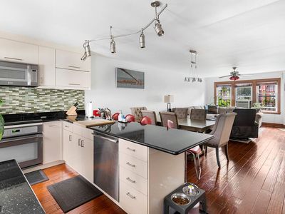 27-25 12th St, Astoria, NY, 11102