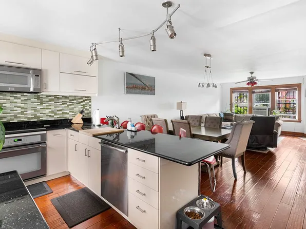 27-25 12th St, Astoria, NY 11102