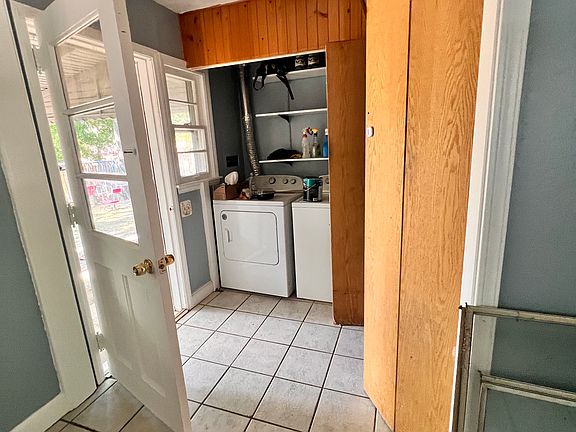 5th image of 2354 Hillside St