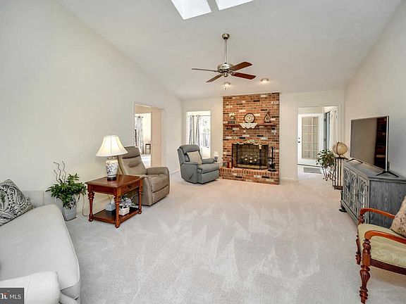 4th image of 110 Tallwood Trl