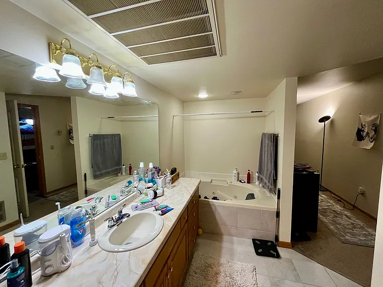 5200 N Diversey Blvd — Photo 14
