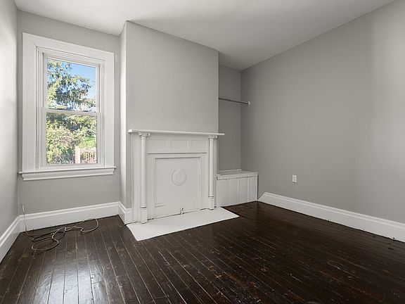 5th image of 362 Republic St