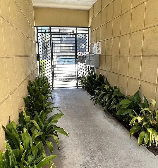 924 N Curson Ave #4 — Photo 1