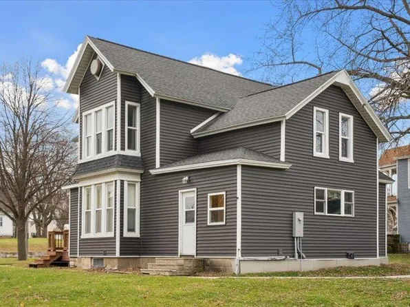 1005 G Ave, Grundy Center, IA 50638