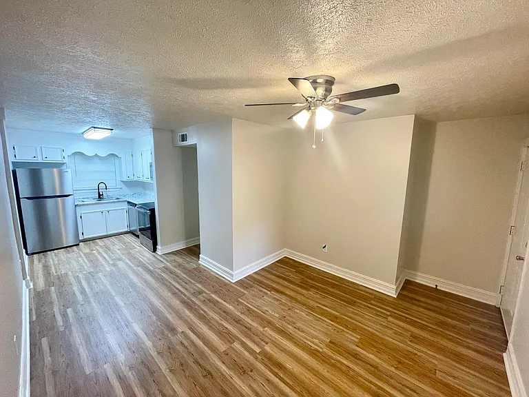 219 Harrell St #5 — Photo 4