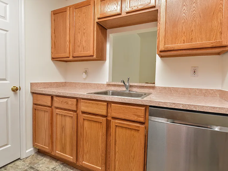 1132 Stafford St — Photo 8