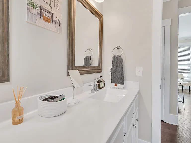 510 Eugene St — Photo 24