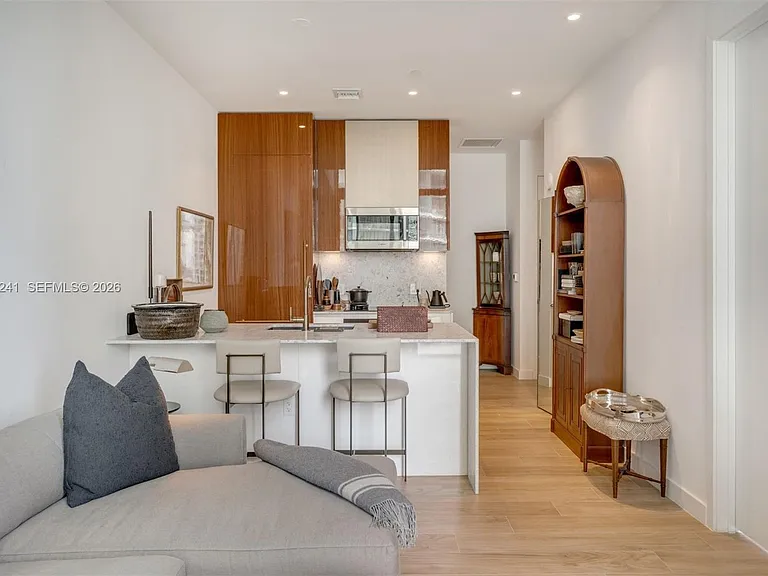 2655 S Bayshore Dr #807 — Photo 2
