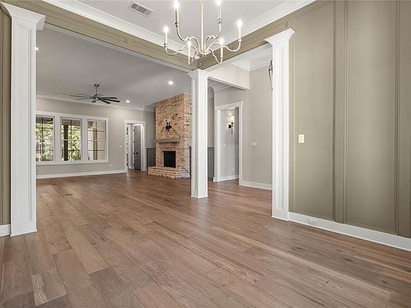 3rd image of 11484 Redfern Rd