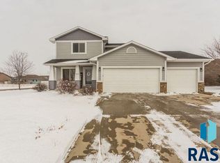 1000 S Perry Ln, Harrisburg, SD 57032
