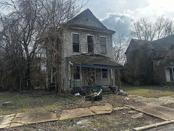 2nd image of 811 22nd St