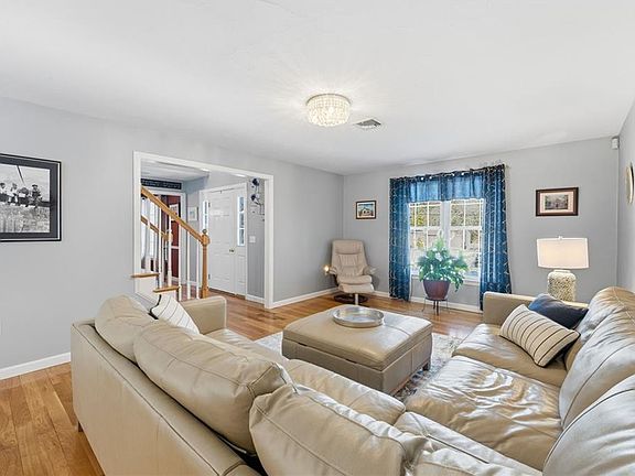 4th image of 264 Round Top Rd