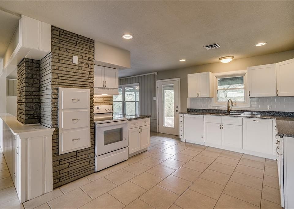 1st image of 5905 Yosemite Dr