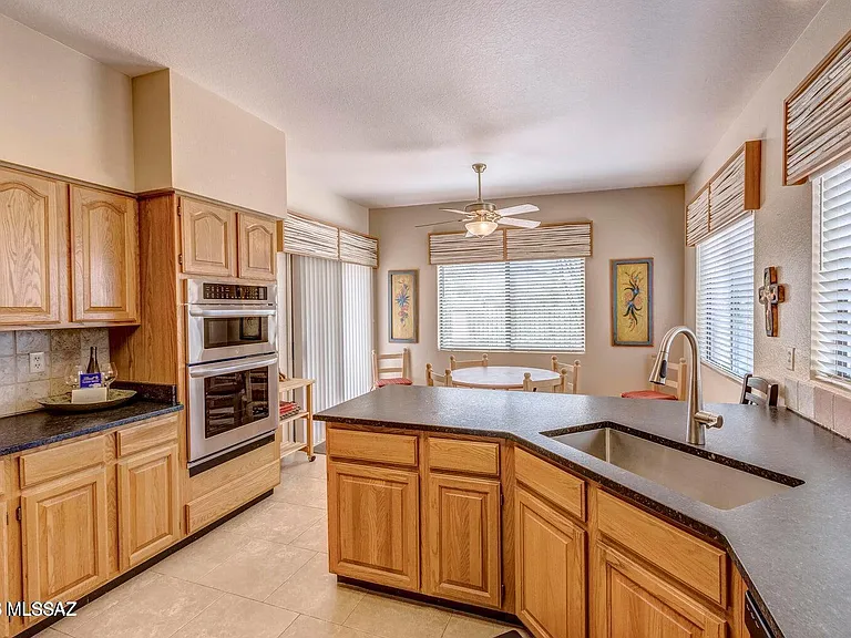836 E Camino Diestro — Photo 15