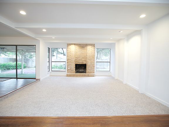 3rd image of 4406 Balcones Woods Dr