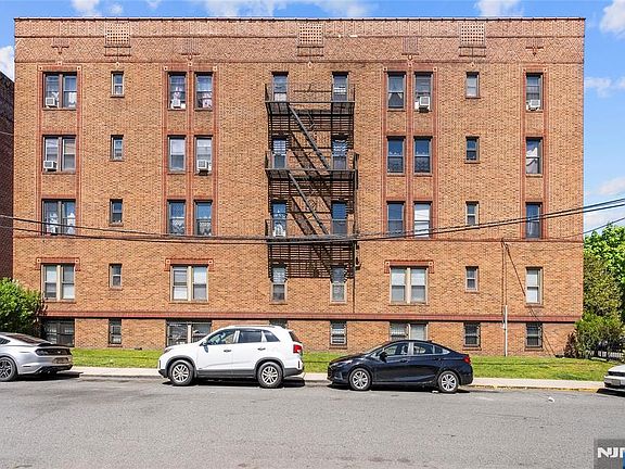 5th image of 433 Lincoln Ave C014A