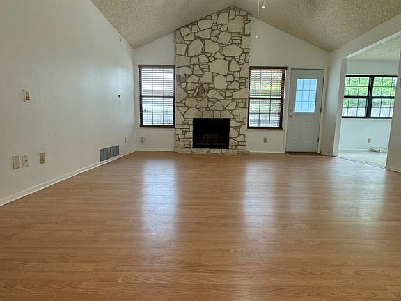 4th image of 2702 IRWIN DR