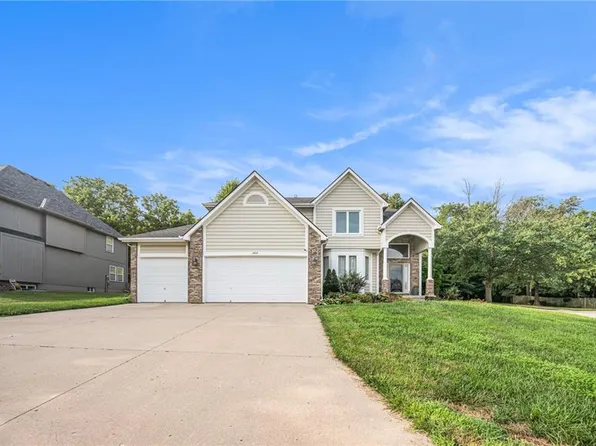 1412 SW Trail Ridge Dr, Blue Springs, MO 64015
