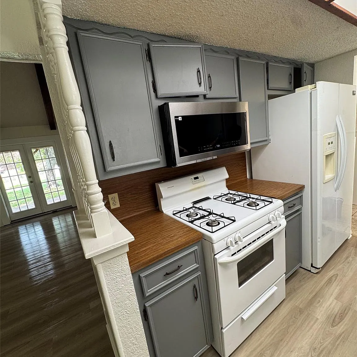 3 bed, 2.0 bath, 1444 sqft, $2,795 — Photo 4
