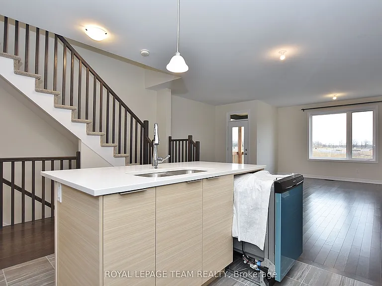 30 Rookie Cres — Photo 13