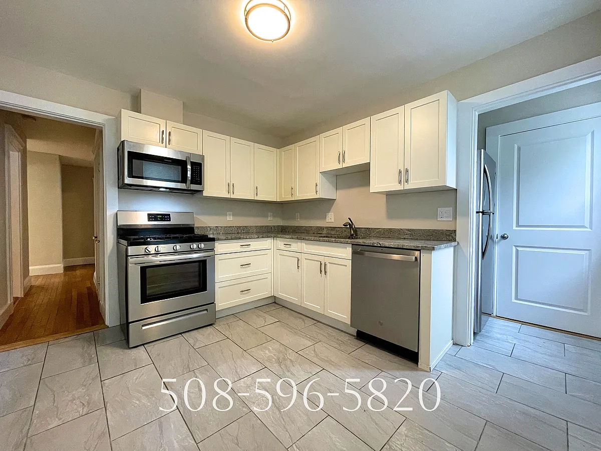 Building Photo - 547 Hyde Park Ave #1