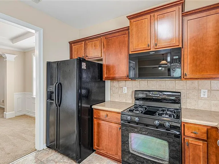 1807 Preserve Creek Way — Photo 8