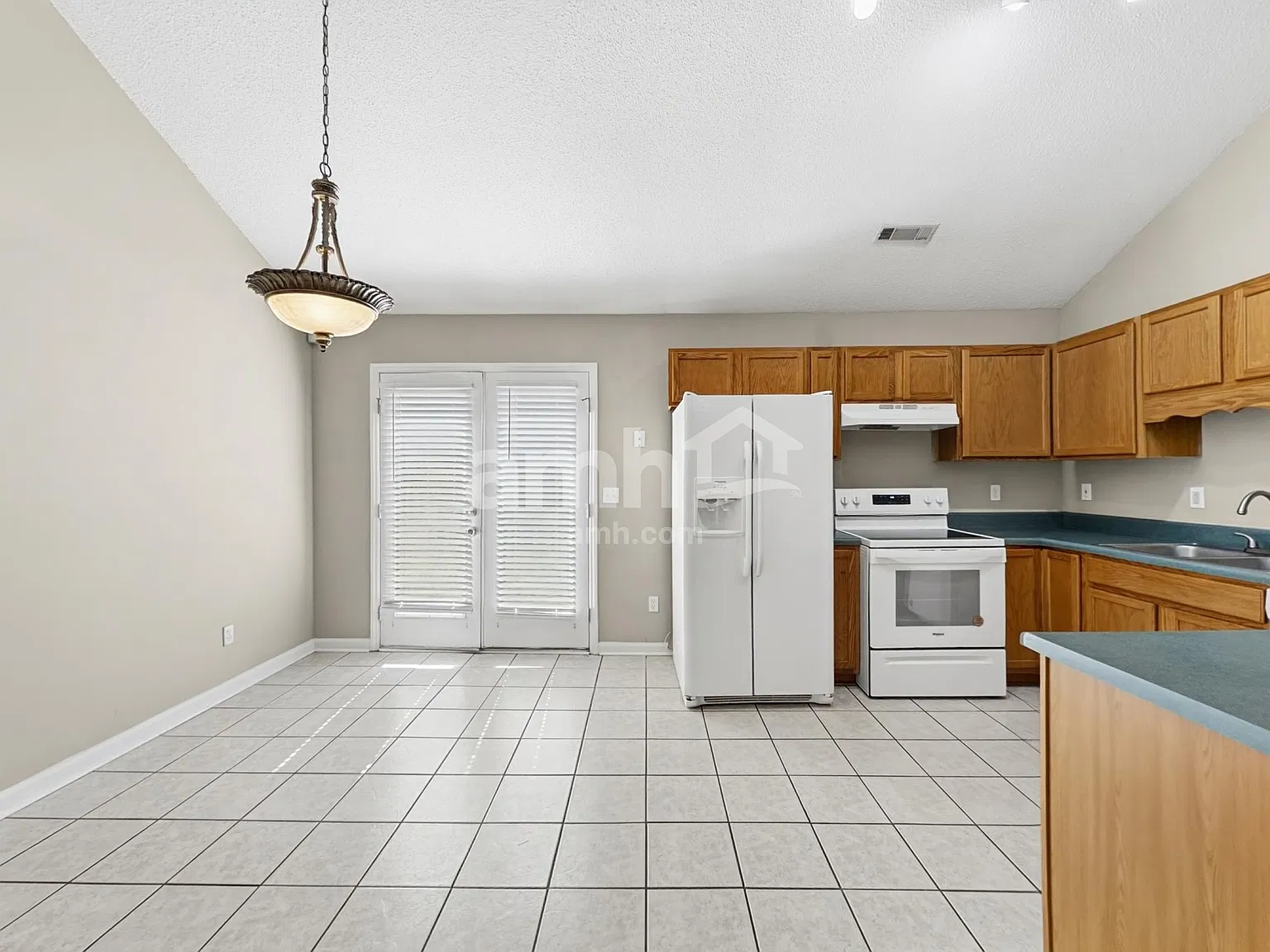 3 bed, 2.0 bath, 1374 sqft, $1,855 — Photo 4