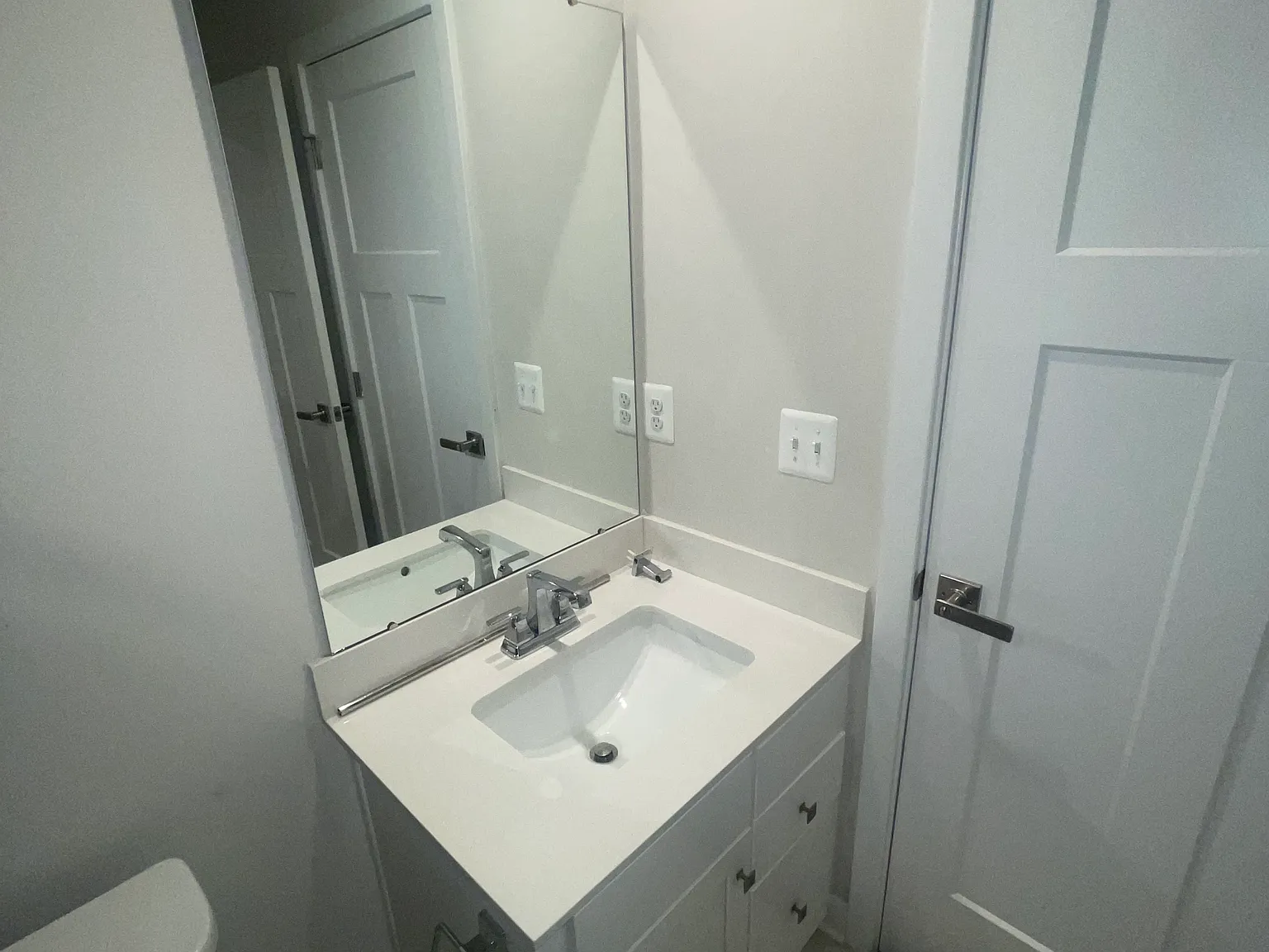 1 bed, 1.5 bath, 350 sqft, $900 — Photo 4