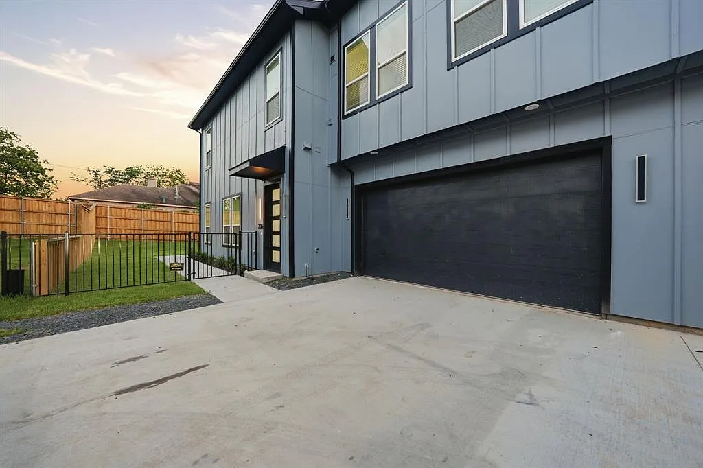 3 bed, 2.5 bath, 2399 sqft, $3,700 — Photo 2