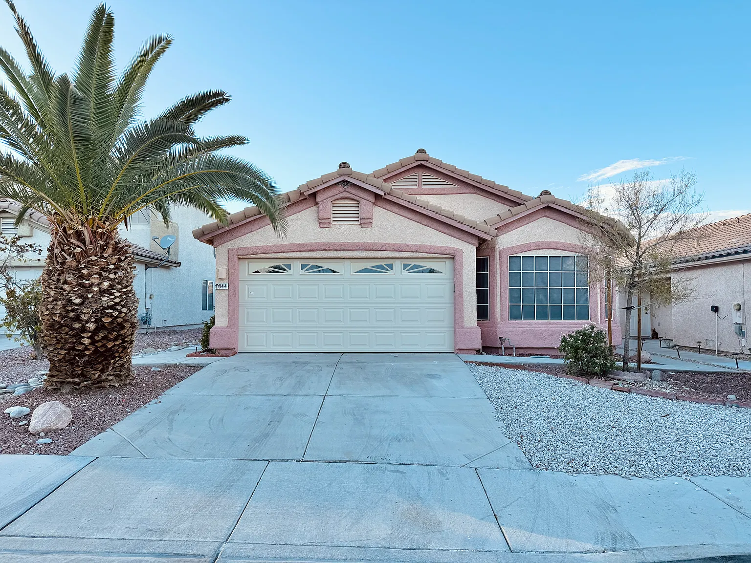 3 bed, 1436 sqft, $2,050 — Photo 1