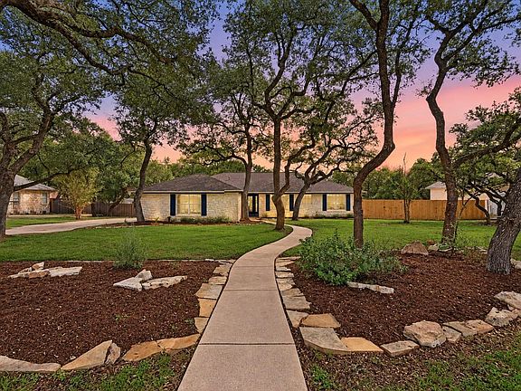 2nd image of 600 Meadow Oaks Dr