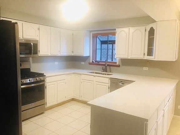 4th image of 2327 Thornwood Ave