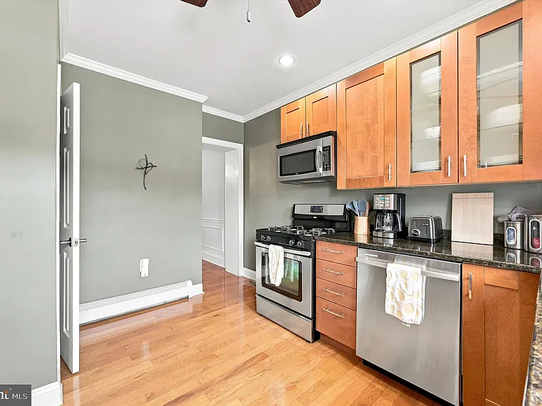 357 E Hector St — Photo 5