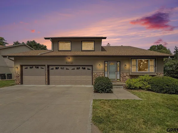9202 Adams St, Omaha, NE 68127