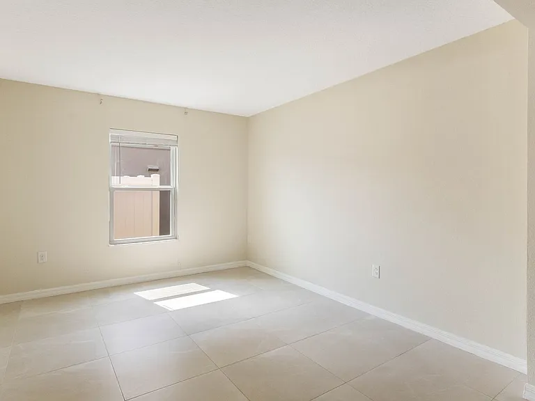 4602 Harvest Row Ln — Photo 12