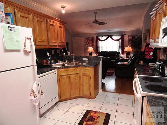 5th image of 816 Temple Cir