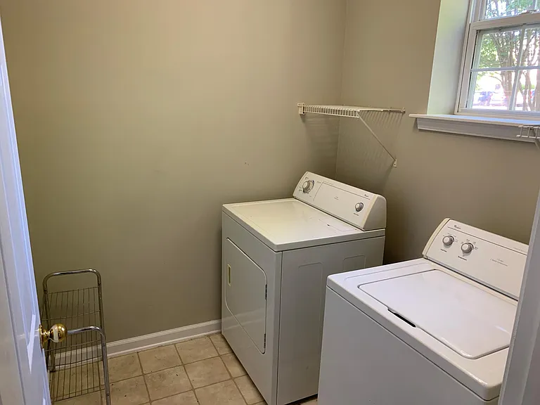 930 Cinnamon Dr — Photo 25